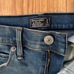 ABERCROMBIE Ultra High Rise Super Skinny Jean.